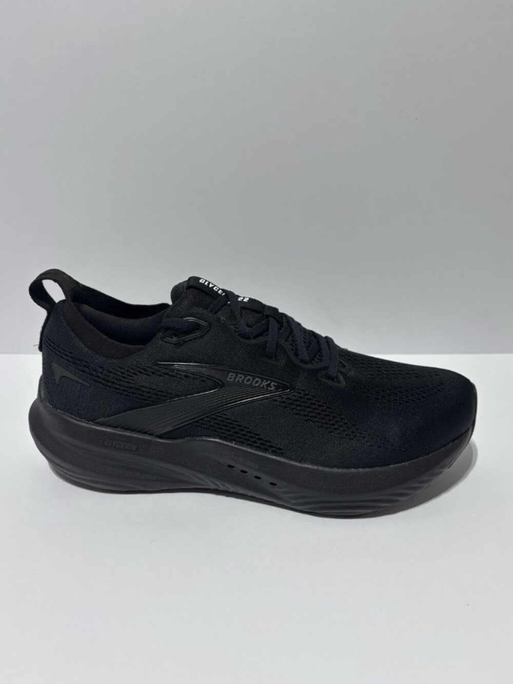 Brooks Men’s Glycerin 22, Black Running Shoes, Size 10 Wide